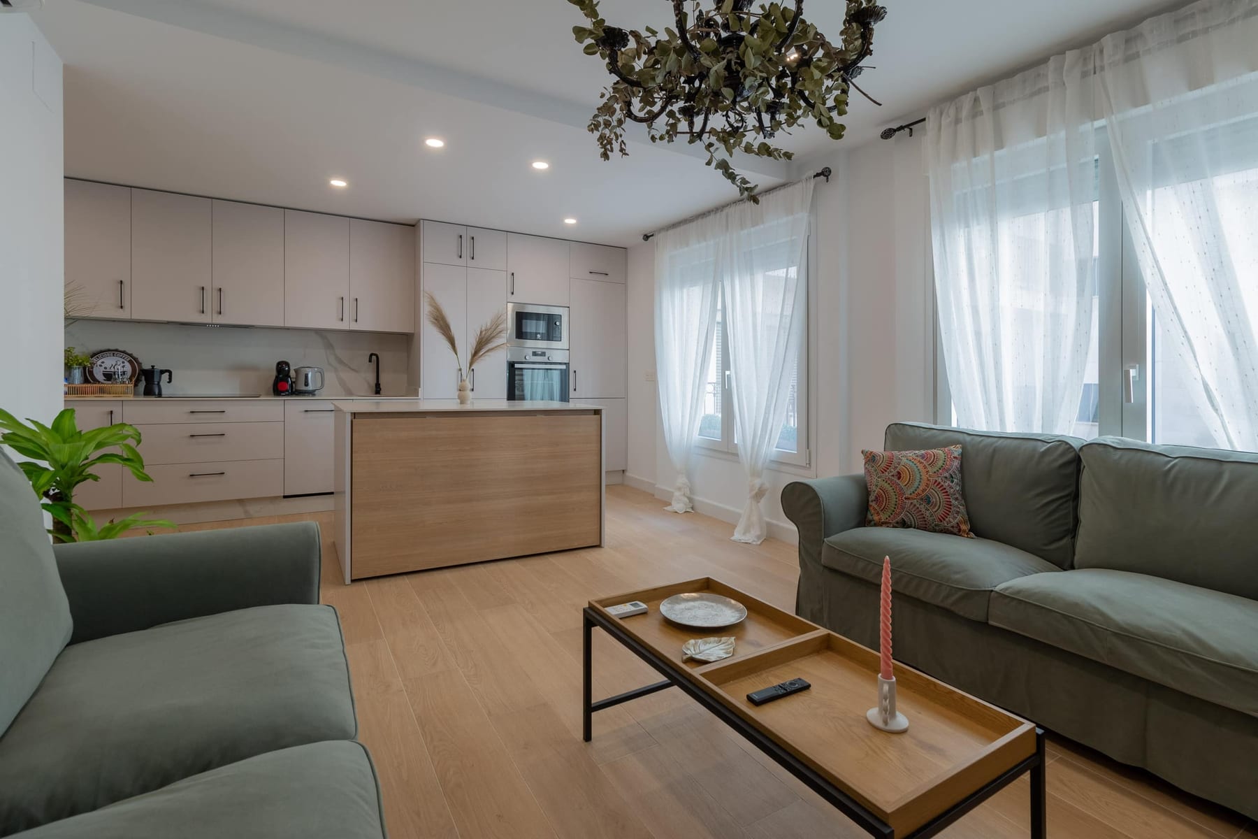 Oasis · salón y cocina isla